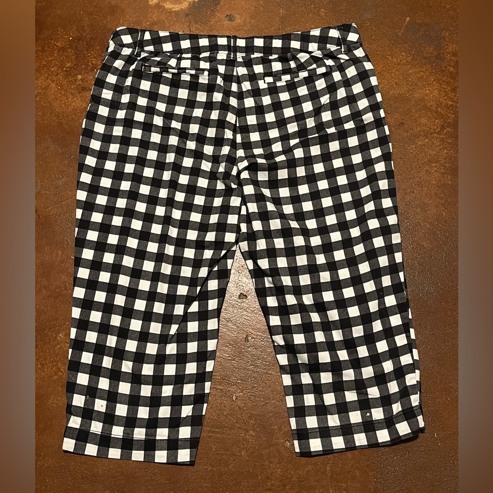 St. John’s Bay Capris size 16 - Picture 2 of 4